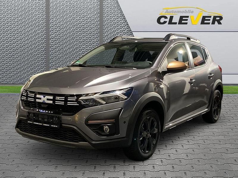 Grau Neu 2025 Dacia Sandero Extreme Kleinwagen | 22.680 € (Etwas zu teuer) - Bild 1/4