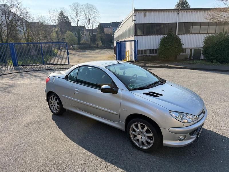 Gebraucht Peugeot 206 CC Quiksilver 110 PS (80 kW) 2004 Silber Cabrio