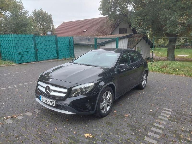 Schwarz Gebraucht 2014 Mercedes GLA200 Style SUV | 8.500 € (Superpreis) - Bild 1/4