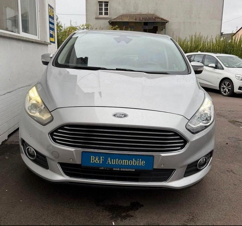 Gebraucht Ford S-MAX Titanium 179 PS (131 kW) 2016 Schwarz Van / Kleinbus