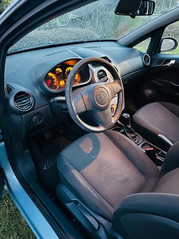 Używany Opel Corsa 80 KM (58 kW) 2009 Niebieski Hatchback