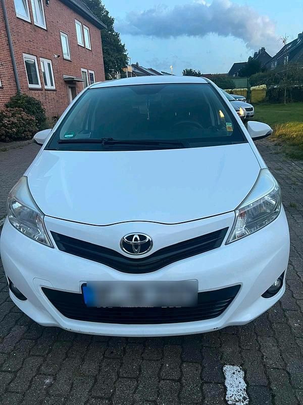 Weiß Gebraucht 2013 Toyota Yaris Kleinwagen | 3.900 € - Bild 1/4