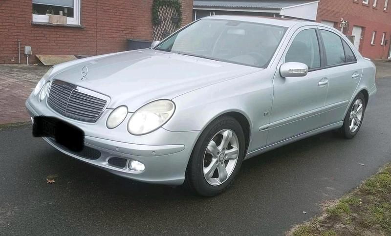 Silber Gebraucht 2005 Mercedes E280 Limousine | 5.500 € (Fairer Preis) - Bild 1/4