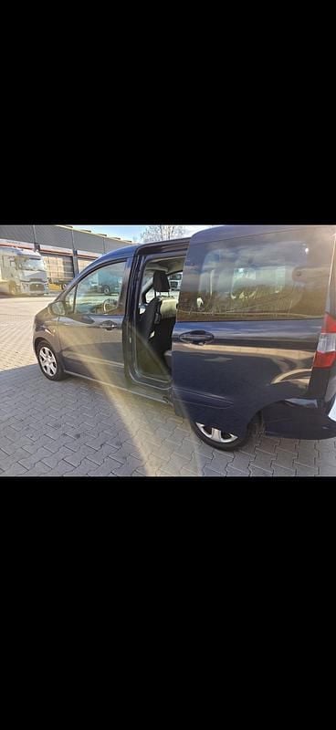 Gebraucht Ford Tourneo Courier 101 PS (74 kW) 2018 Blau Van / Kleinbus
