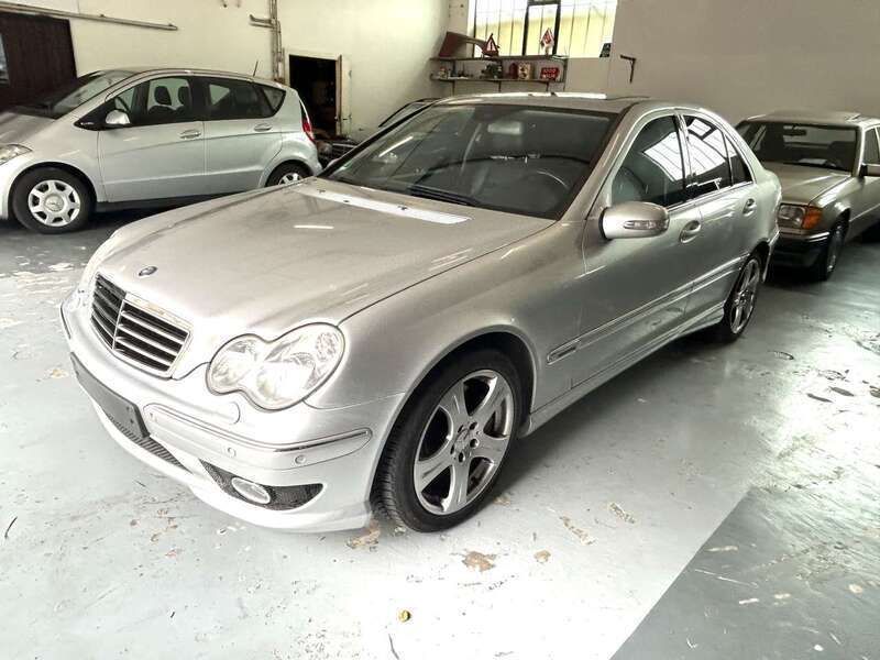 Silber Gebraucht 2004 Mercedes C180 Avantgarde Limousine | 3.600 € (Fairer Preis) - Bild 1/4
