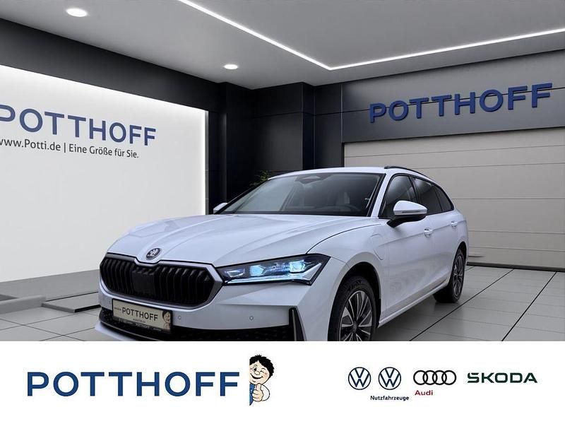 Weiß Neu 2025 Skoda Superb Selection Kombi | 47.940 € (Superpreis) - Bild 1/4