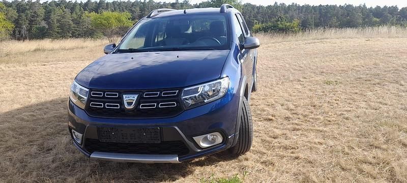 Blau Gebraucht 2018 Dacia Logan Stepway Limousine | 7.700 € - Bild 1/4