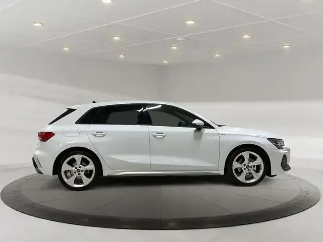 Używany Audi A3 S-Line 150 KM (110 kW) 2025 Biały Sedan/Limuzyna