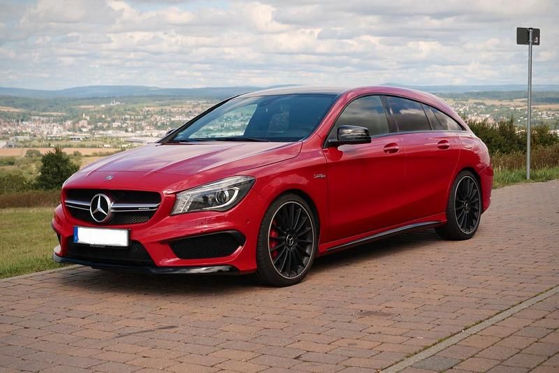 Rot Gebraucht 2015 Mercedes CLA45 AMG Shooting Brake AMG Kombi | 24.499 € (Fairer Preis) - Bild 1/4
