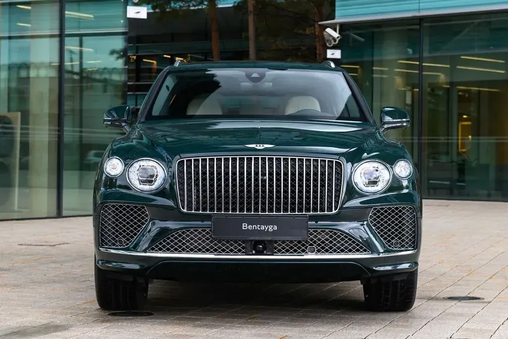 Ny Bentley Bentayga 551 HK (405 kW) 2026 Grön SUV