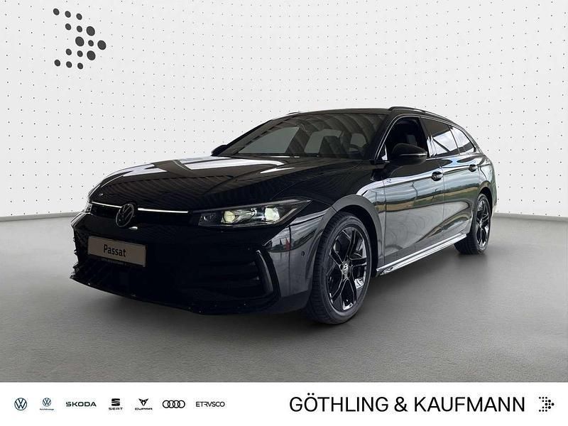 Grenadillschwarz metallic Neu 2025 VW Passat R-line Kombi | 52.090 € (Etwas zu teuer) - Bild 1/4