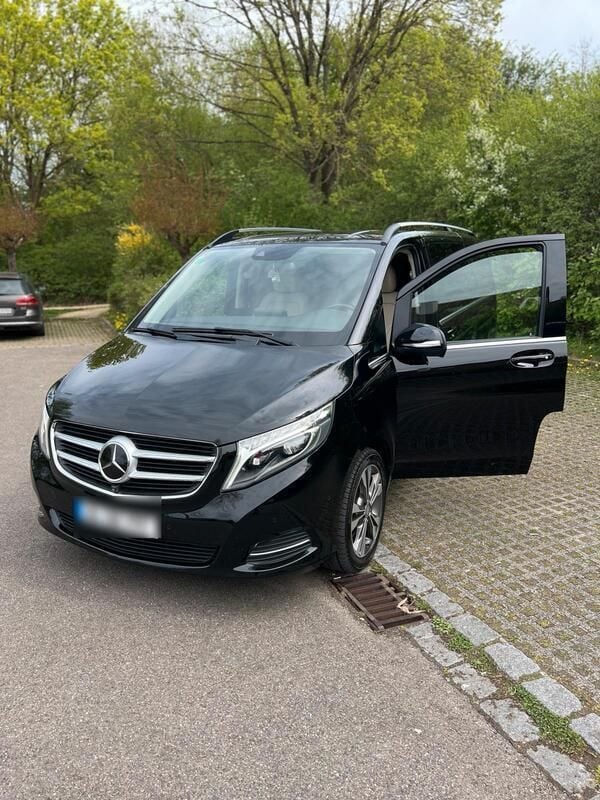 Schwarz Gebraucht 2016 Mercedes V250 Van / Kleinbus | 32.900 € - Bild 1/4