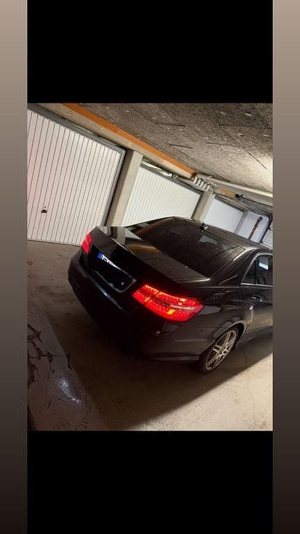 Gebraucht Mercedes E350 AMG 265 PS (194 kW) 2012 Schwarz Limousine