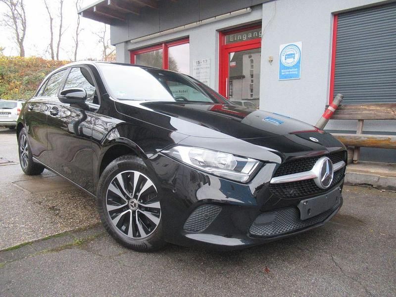 Schwarz Gebraucht 2021 Mercedes A200 Progressive Limousine | 21.900 € (Superpreis) - Bild 1/4