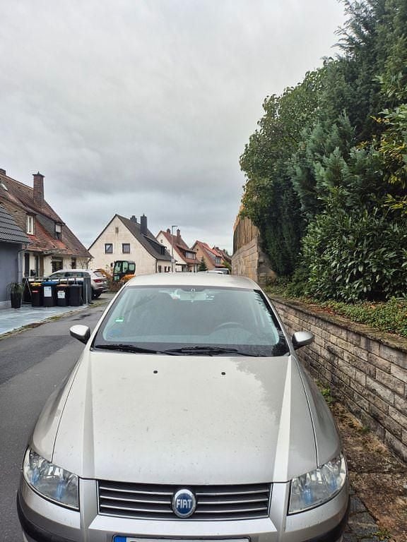 Silber Gebraucht 2002 Fiat Stilo Limousine | 750 € (Superpreis) - Bild 1/1