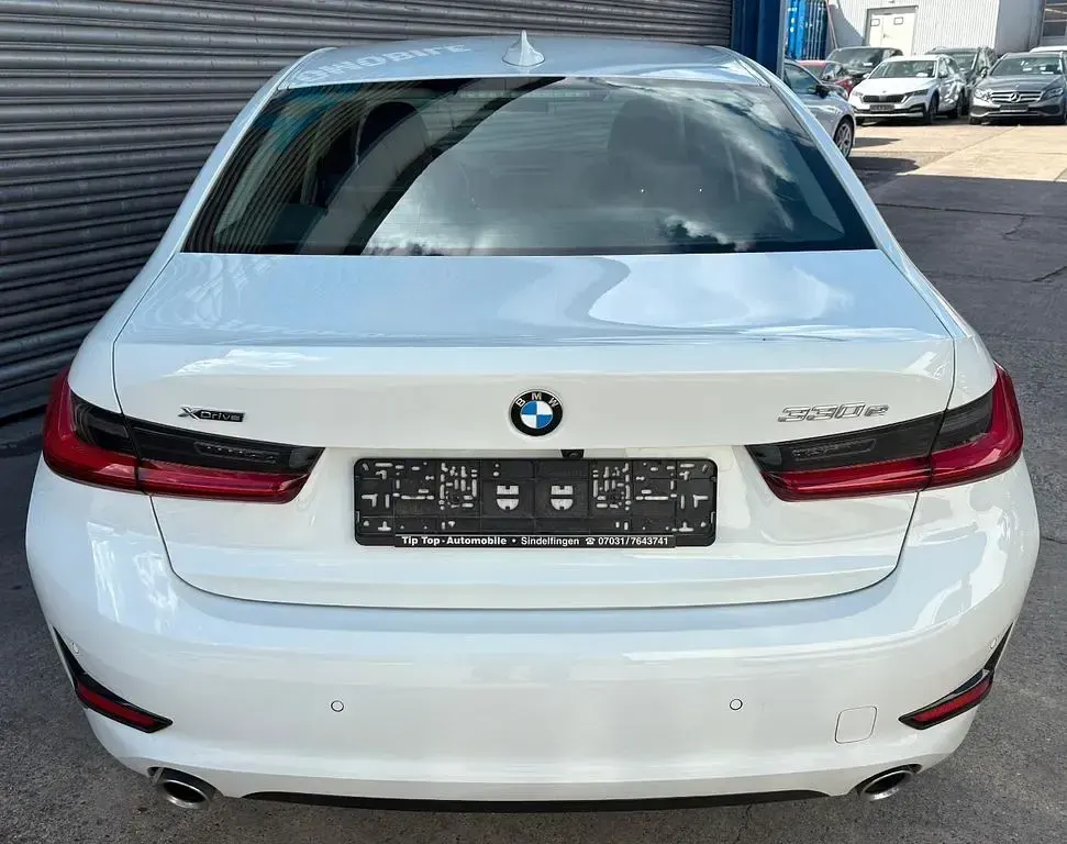 Gebraucht BMW 330 Sport Line 184 PS (135 kW) 2021 Alpinweiss iii Limousine