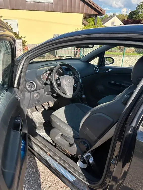 Używany Opel Corsa 80 KM (58 kW) 2009 Czarny Hatchback