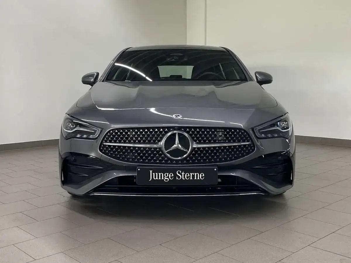 Gebraucht Mercedes CLA200 AMG 163 PS (119 kW) 2025 Lack mountaingrau Limousine