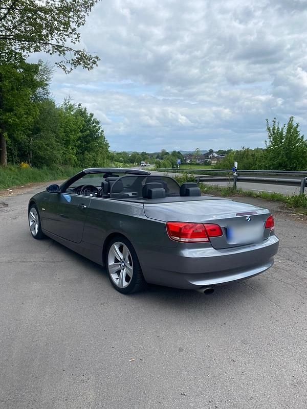Gebraucht BMW 320 Cabriolet 170 PS (125 kW) 2009 Grau Cabrio