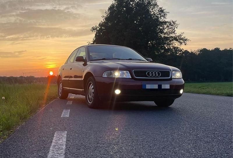 Rot Gebraucht 1999 Audi A4 Limousine | 1.200 € (Guter Preis) - Bild 1/4