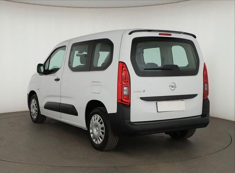 Second-hand Opel Combo-e Life 100 kW (136 CP) 2022 Alb Berlinǎ