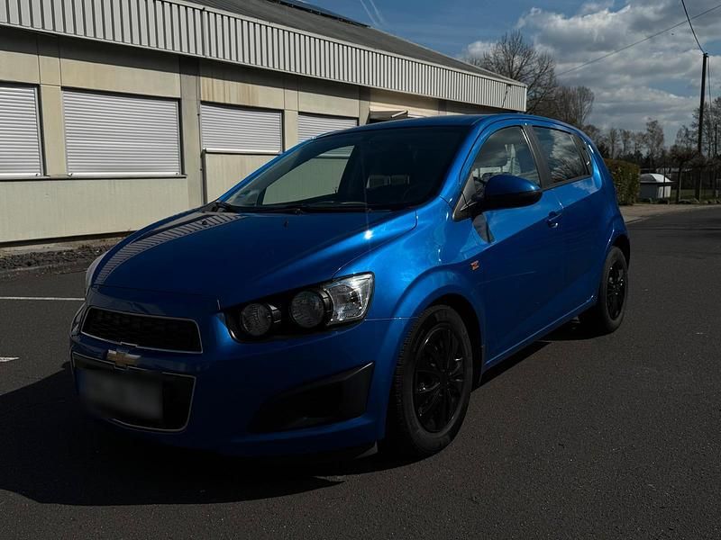 Gebraucht Chevrolet Aveo 101 PS (74 kW) 2012 Blau Limousine