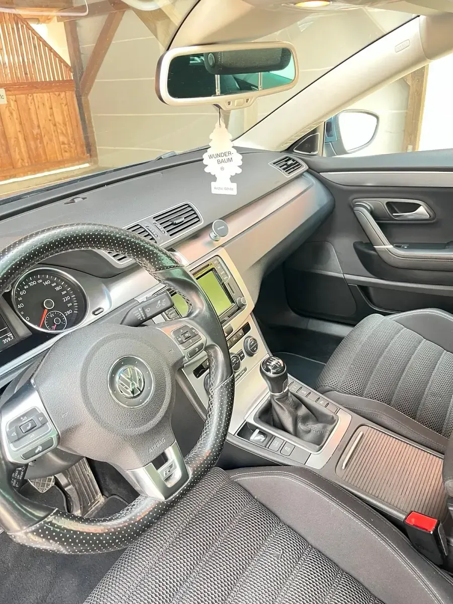 Second-hand VW Passat R-line 184 CP (135 kW) 2016 Albastru Berlinǎ