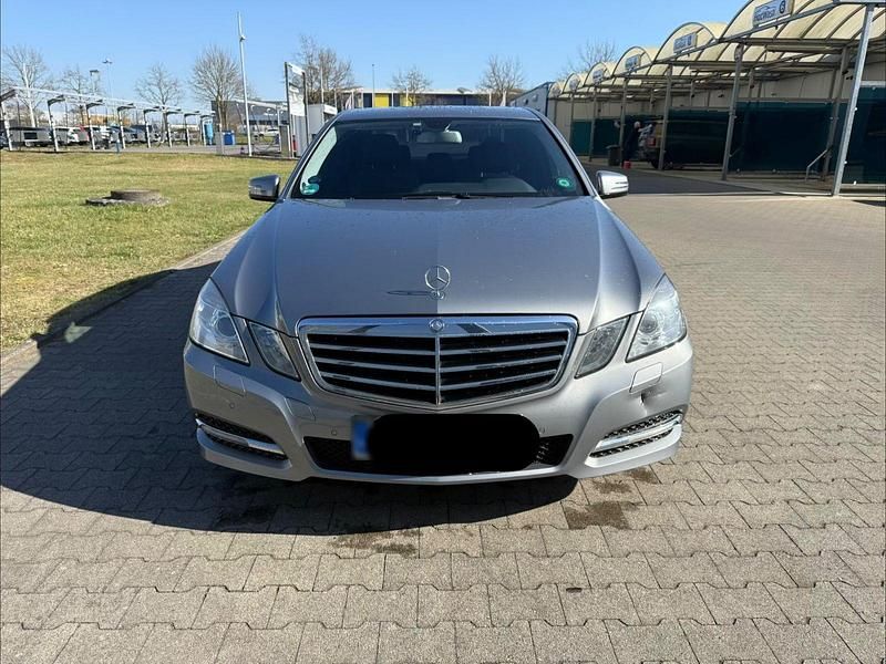 Gebraucht Mercedes E220 Avantgarde 170 PS (125 kW) 2012 Grau Limousine
