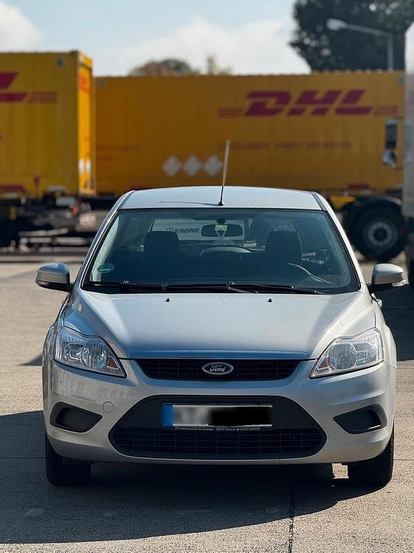 Grau Gebraucht 2009 Ford Focus Kombi | 2.900 € - Bild 1/4