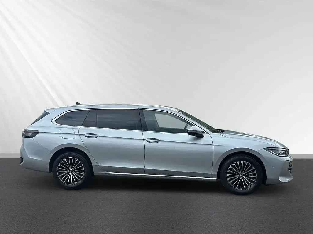 Gebraucht VW Passat Elegance 193 PS (141 kW) 2024 Silber Kombi