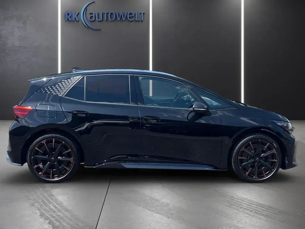 Neu Cupra Born VZ 239 kW (326 PS) 2026 Midnight black metallic Kleinwagen