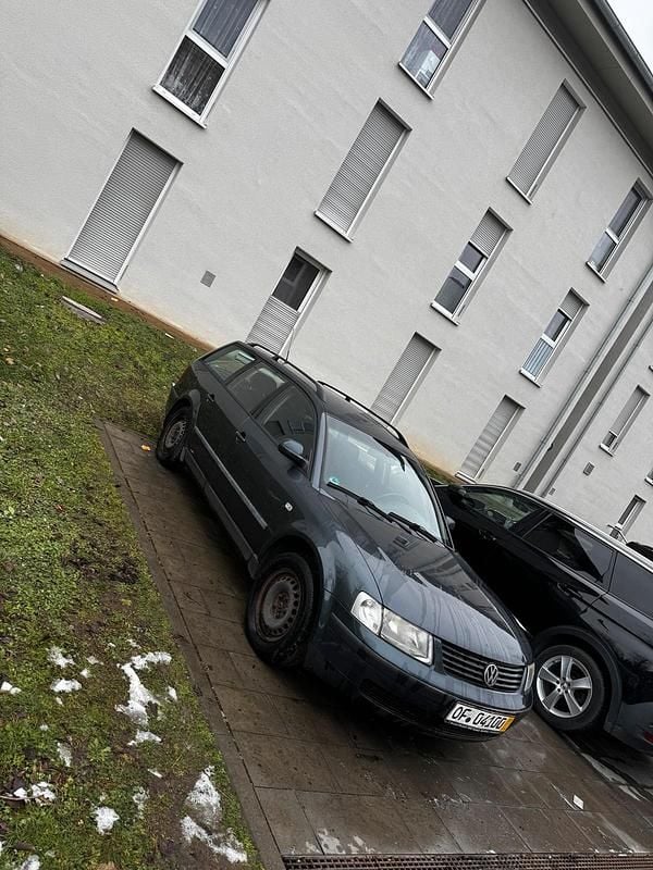 Schwarz Gebraucht 1999 VW Passat Kombi | 750 € (Guter Preis) - Bild 1/4