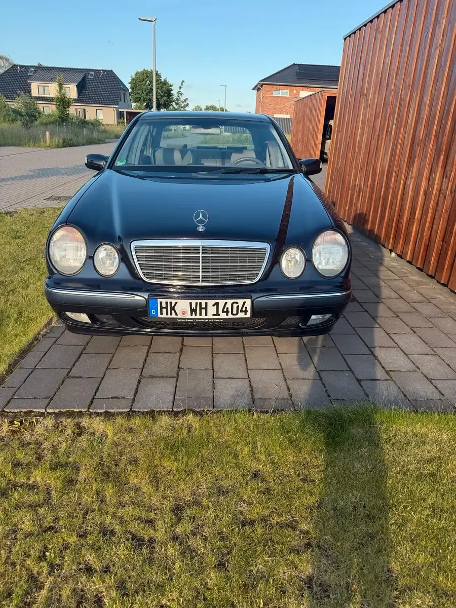 Gebraucht Mercedes E270 170 PS (125 kW) 2001 Blau Limousine