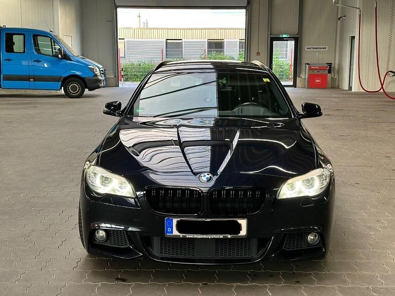 Schwarz Gebraucht 2012 BMW 525 M Sport Kombi | 10.000 € (Fairer Preis) - Bild 1/4