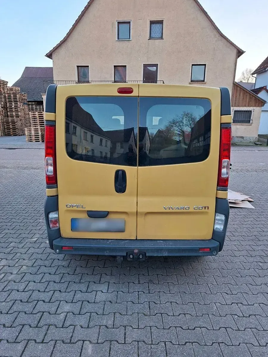 Gebraucht Opel Vivaro 114 PS (83 kW) 2010 Gelb Van / Kleinbus
