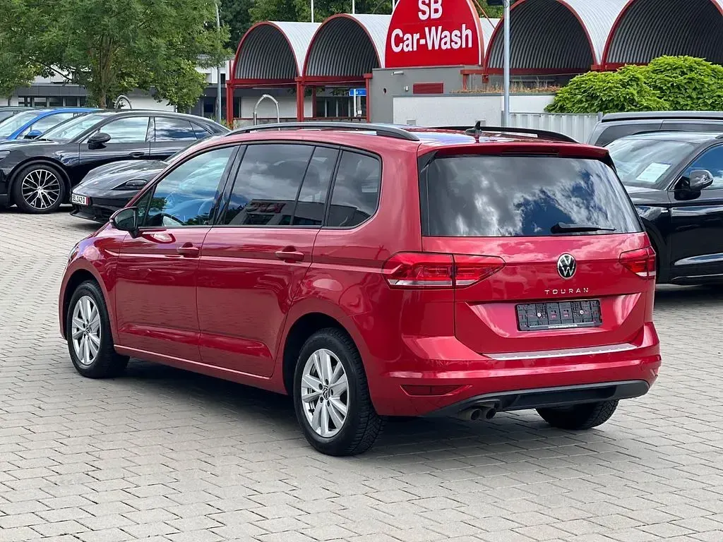 Gebraucht VW Touran 150 PS (110 kW) 2023 Rot Van / Kleinbus