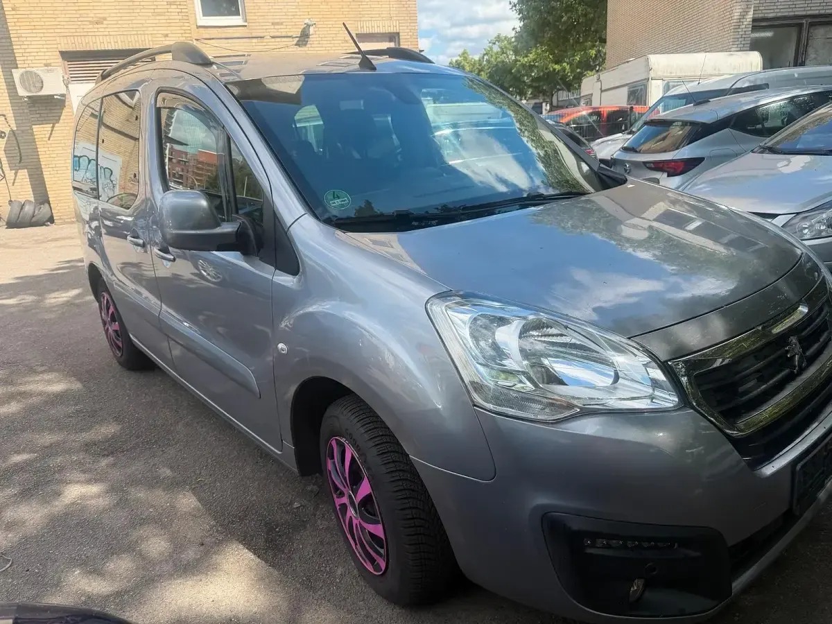 Gebraucht Peugeot TePee 110 PS (80 kW) 2017 Grau Van / Kleinbus
