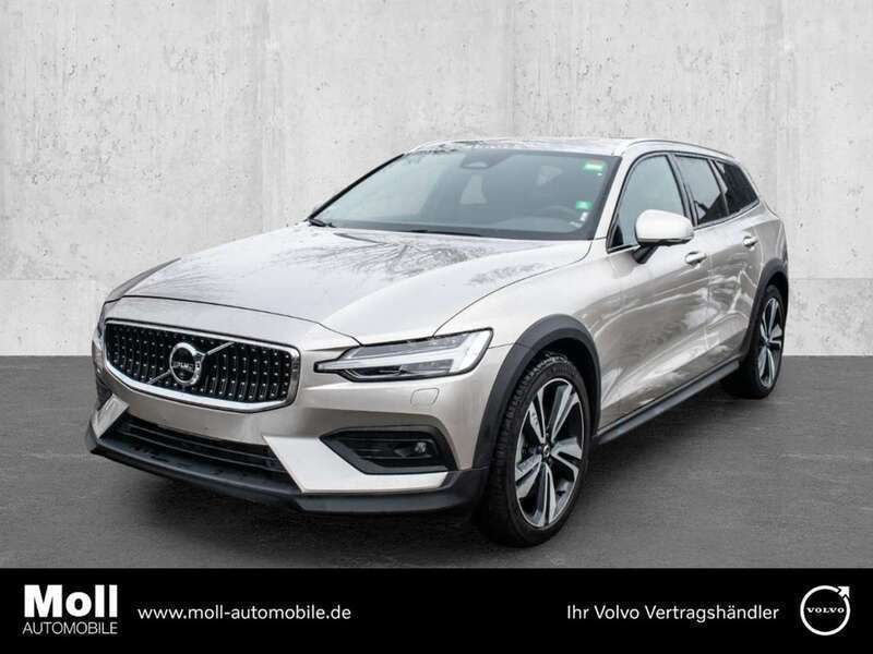 Grau Gebraucht 2024 Volvo V60 CC Plus Kombi | 39.900 € (Superpreis) - Bild 1/4