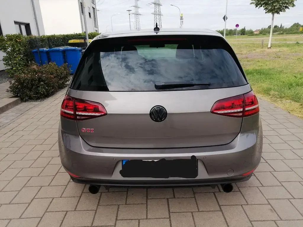 Second-hand VW Golf VII GTI 220 CP (161 kW) 2015 Gri Berlinǎ