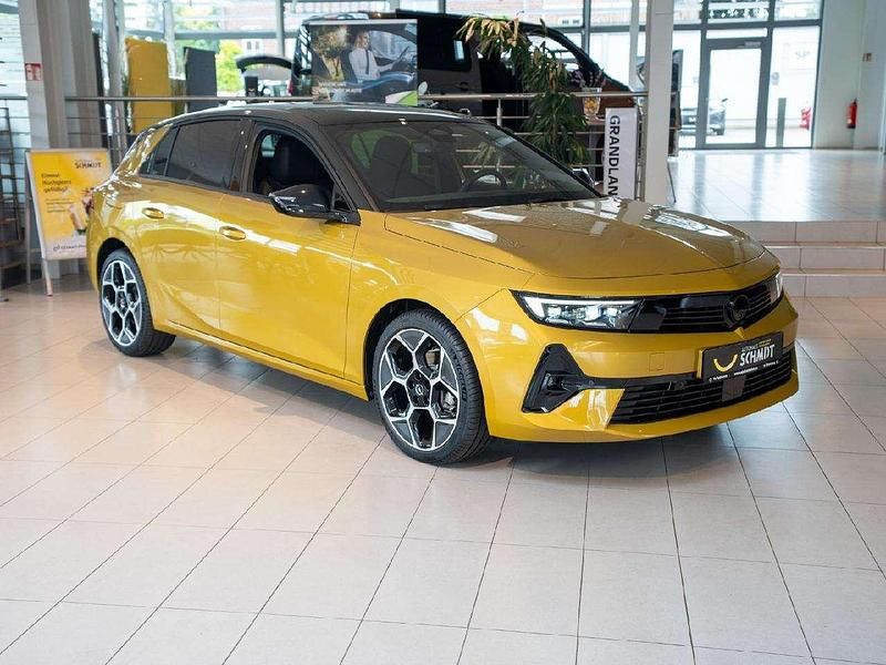 Gebraucht Opel Astra Ultimate 131 PS (96 kW) 2024 Amber yellow Limousine