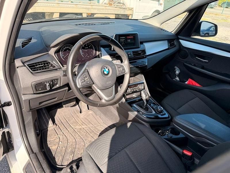 Gebraucht BMW 220 Gran Tourer Advantage 190 PS (139 kW) 2019 Weiß Van / Kleinbus