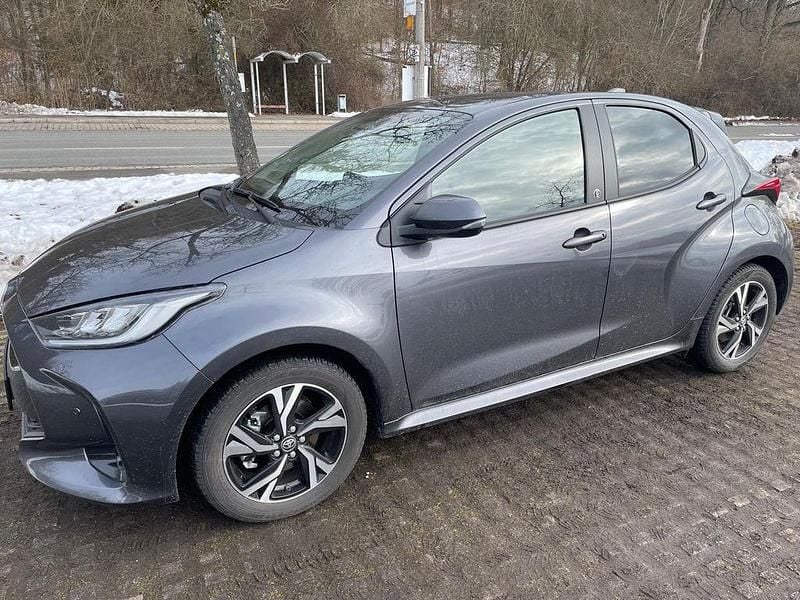 Gebraucht Toyota Yaris Hybrid Team 116 PS (85 kW) 2024 Grau Limousine