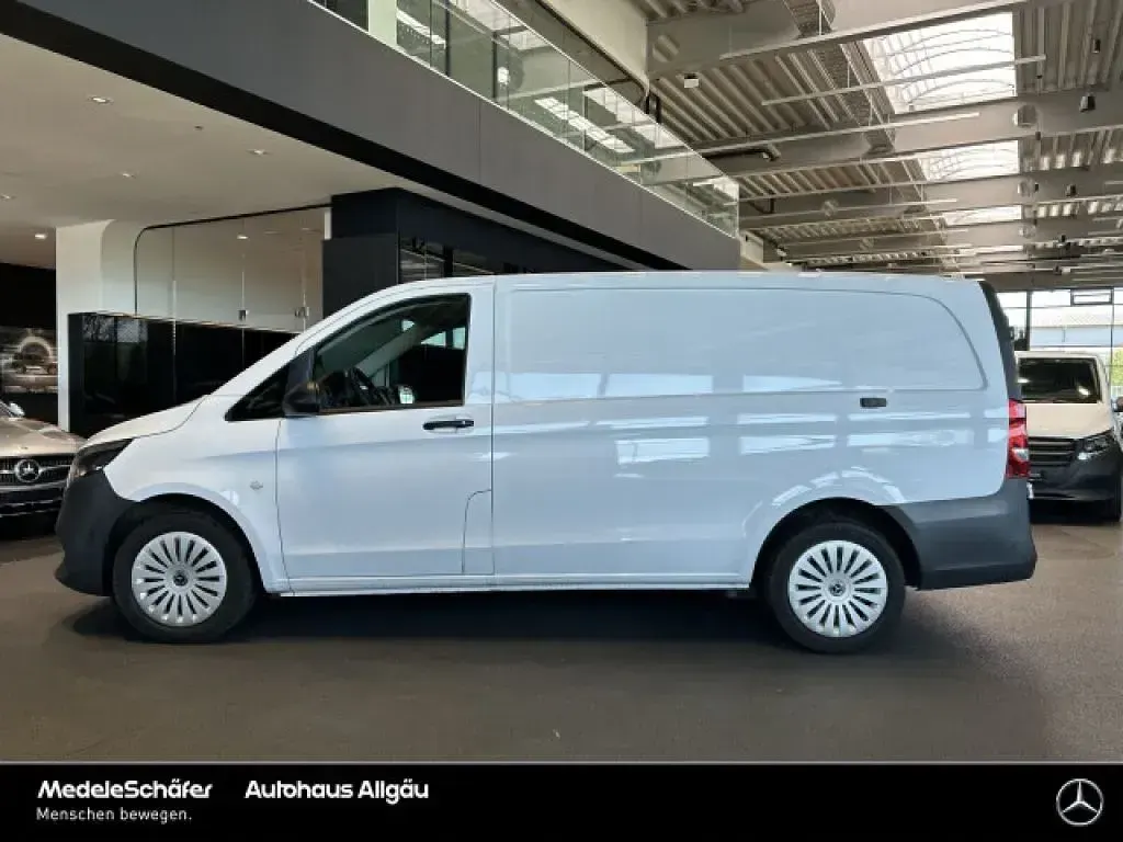 Gebraucht Mercedes Vito 163 PS (119 kW) 2024 Arktikweiß Van