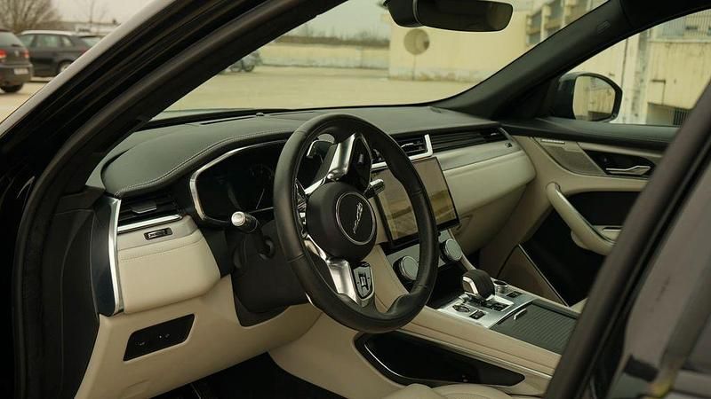 Gebraucht Jaguar F-Pace R-Dynamic 250 PS (183 kW) 2022 Schwarz SUV