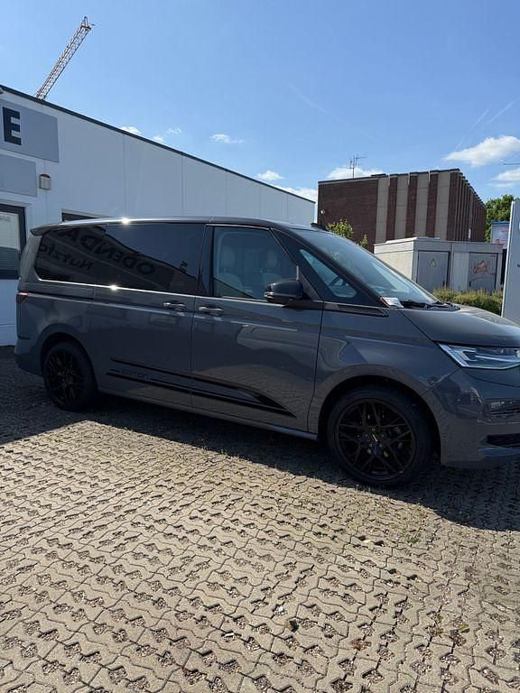 Gebraucht VW Multivan Edition 150 PS (110 kW) 2024 Schwarz Van