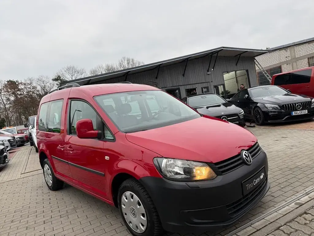 Używany VW Caddy Trendline 105 KM (77 kW) 2012 Czerwony Minivan