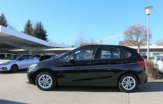 Gebraucht BMW 220 Advantage 192 PS (141 kW) 2018 Black sapphire metallic Kombi