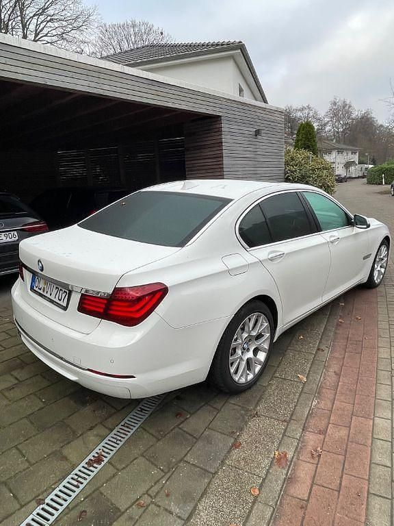Gebraucht BMW 730 258 PS (189 kW) 2013 Weiß Limousine