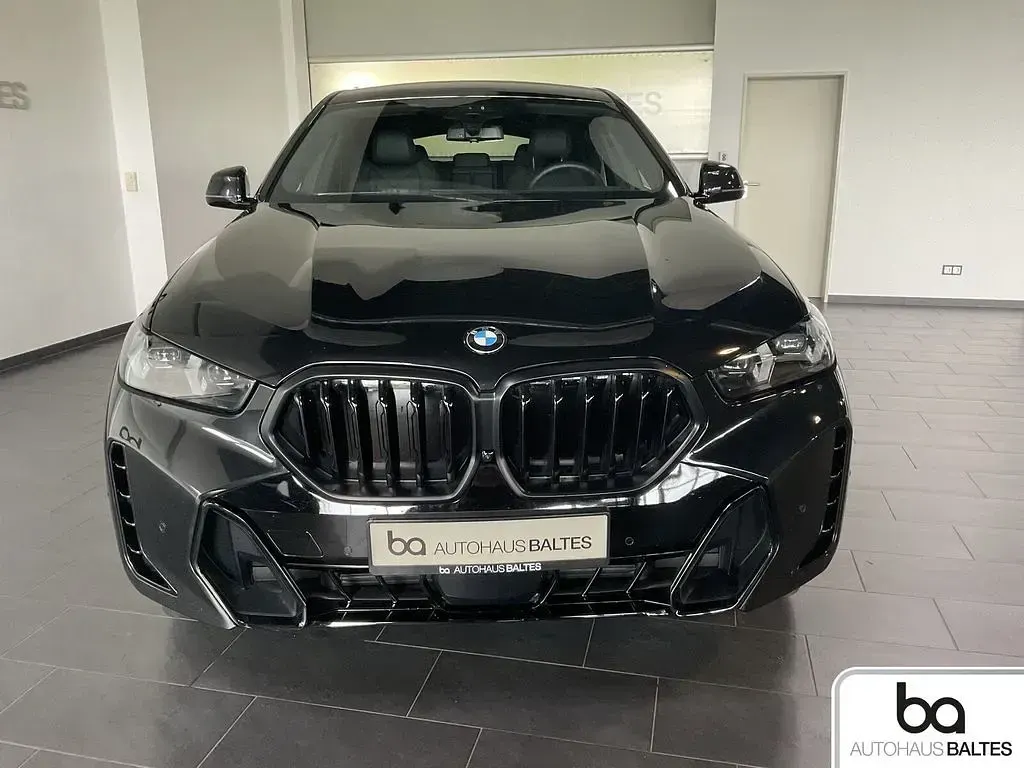 Gebraucht BMW X6 M Sport 298 PS (219 kW) 2025 Saphirschwarz met. SUV