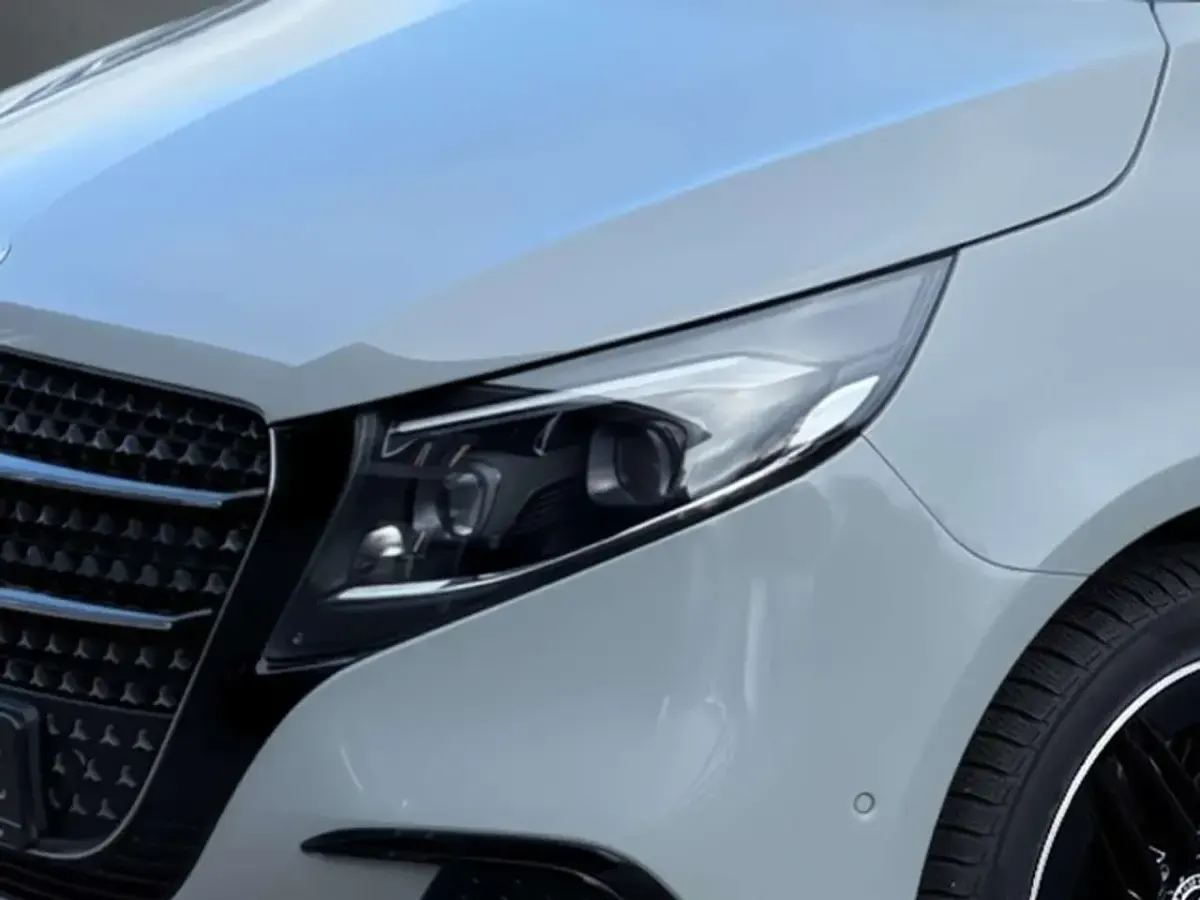 Gebraucht Mercedes V300 Avantgarde 237 PS (174 kW) 2025 Grau Van / Kleinbus